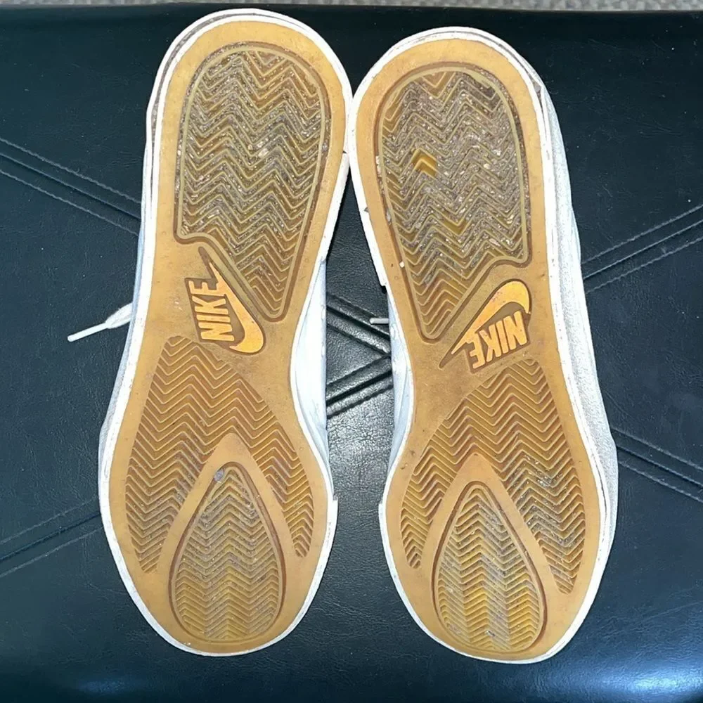 WOMEN’S CANVAS NIKE PLATFORM SHOES SIZE 11/ EURO 43